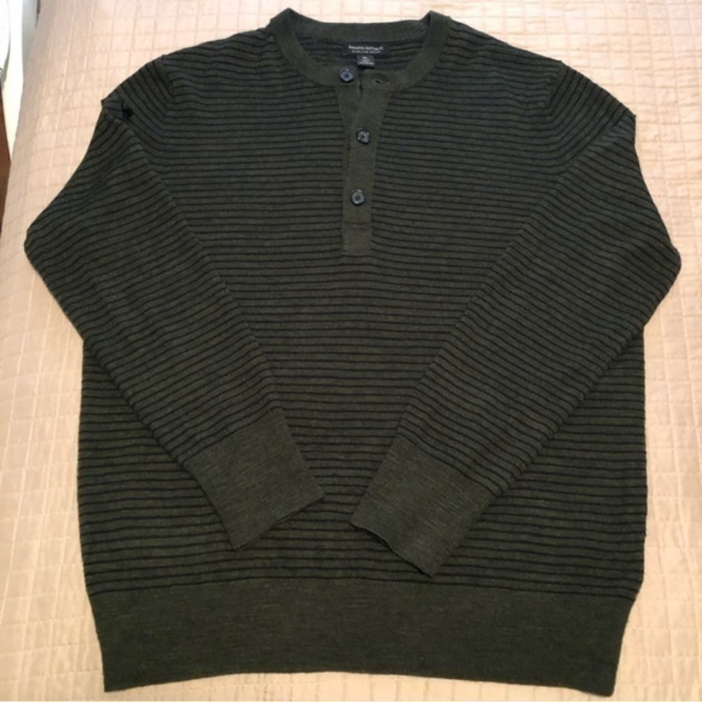 Banana Republic merino wool slub sweater. Men’s size XL.